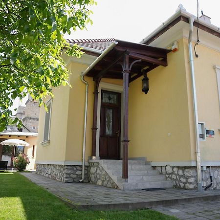 Varkert Deluxe Apartmanhaz Miskolc Exterior foto