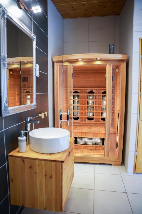 Varkert Deluxe Apartmanhaz Miskolc Exterior foto