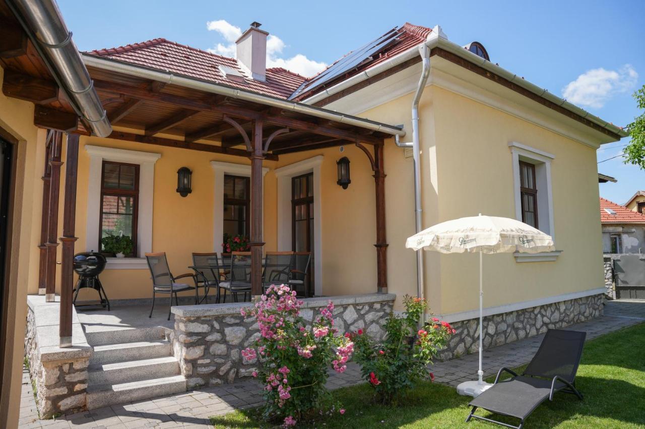 Varkert Deluxe Apartmanhaz Miskolc Exterior foto