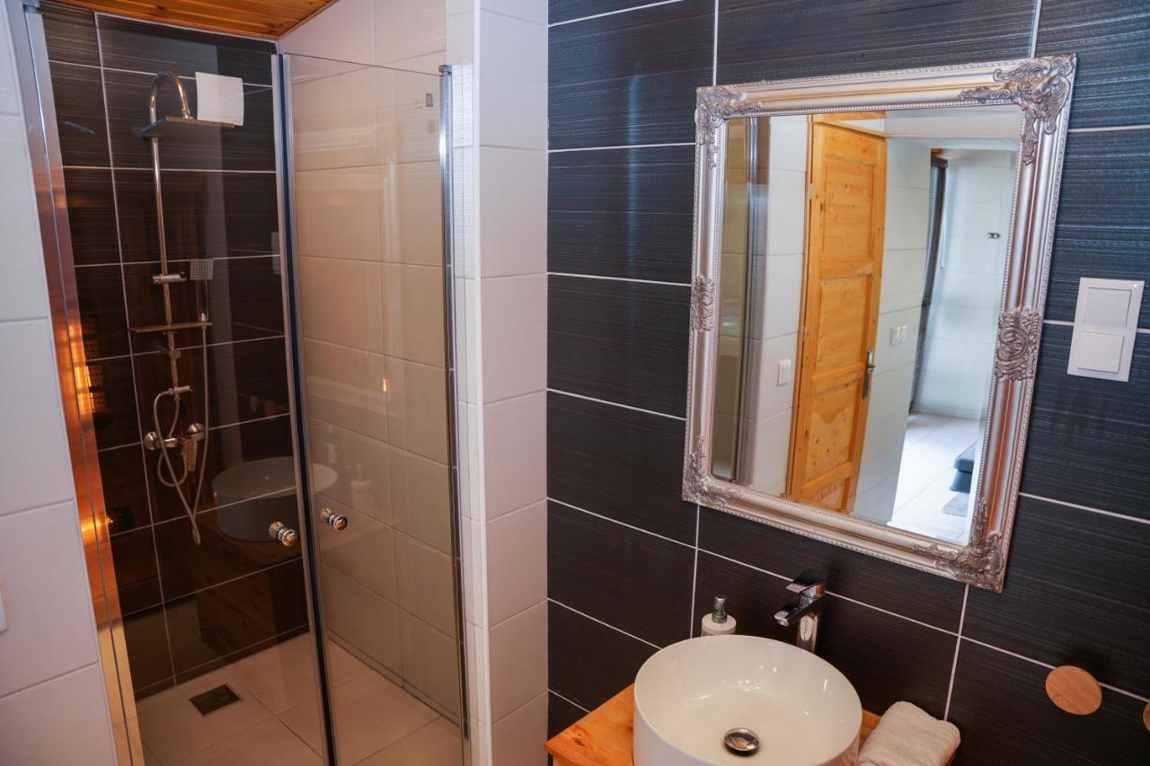 Varkert Deluxe Apartmanhaz Miskolc Exterior foto
