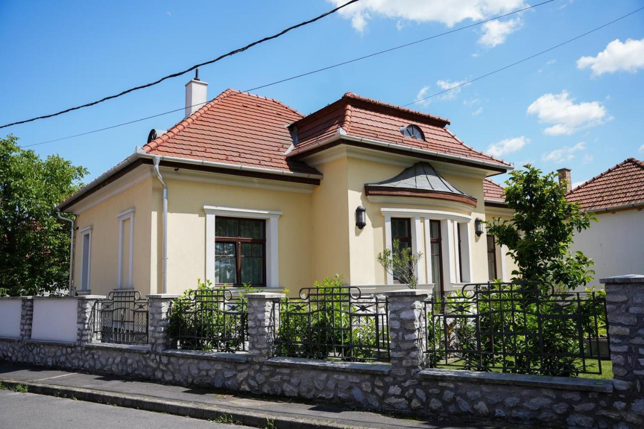 Varkert Deluxe Apartmanhaz Miskolc Exterior foto