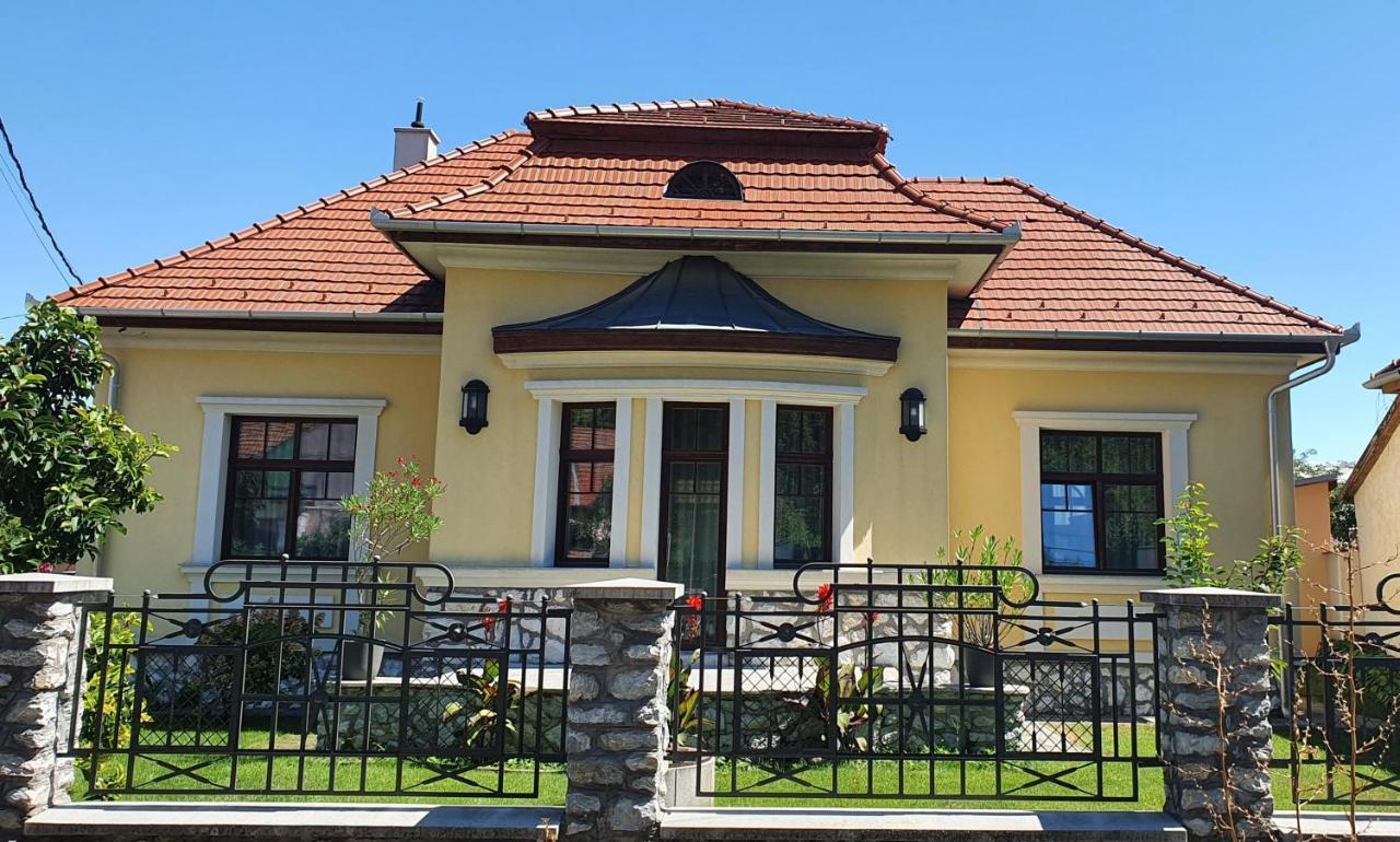 Varkert Deluxe Apartmanhaz Miskolc Exterior foto