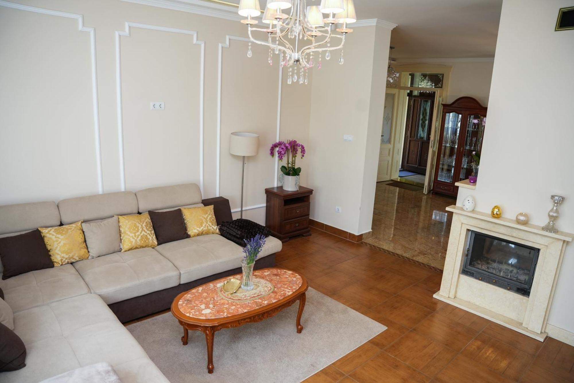 Varkert Deluxe Apartmanhaz Miskolc Exterior foto