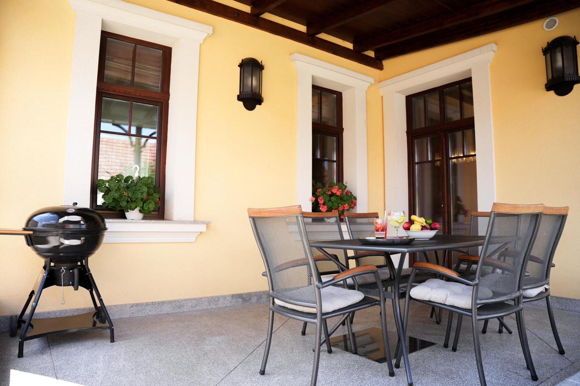 Varkert Deluxe Apartmanhaz Miskolc Exterior foto
